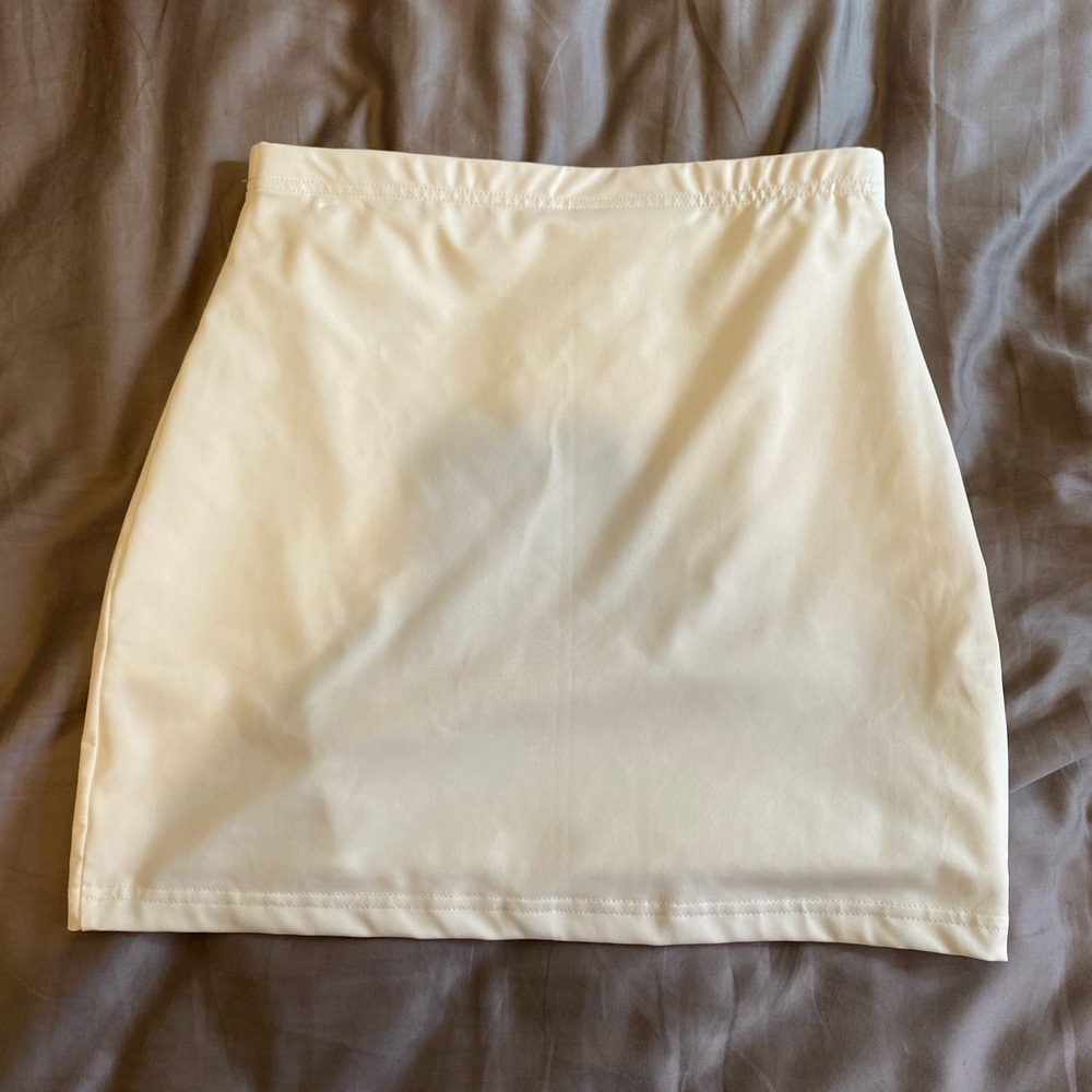 Elegant white Skirt